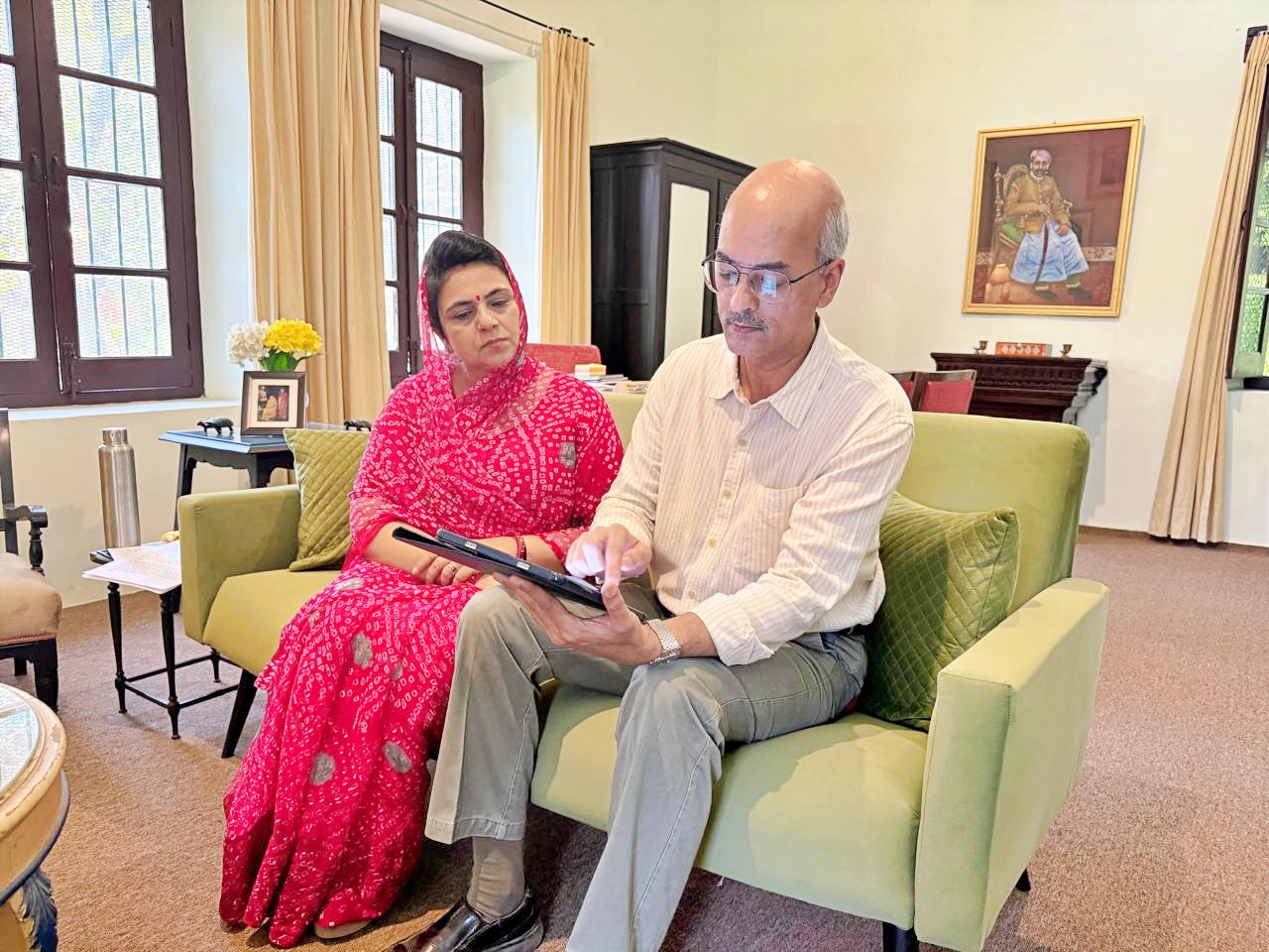 334108